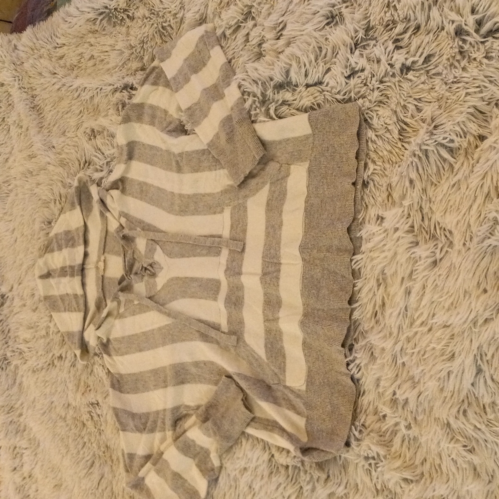 Trim & thread hooded shirt